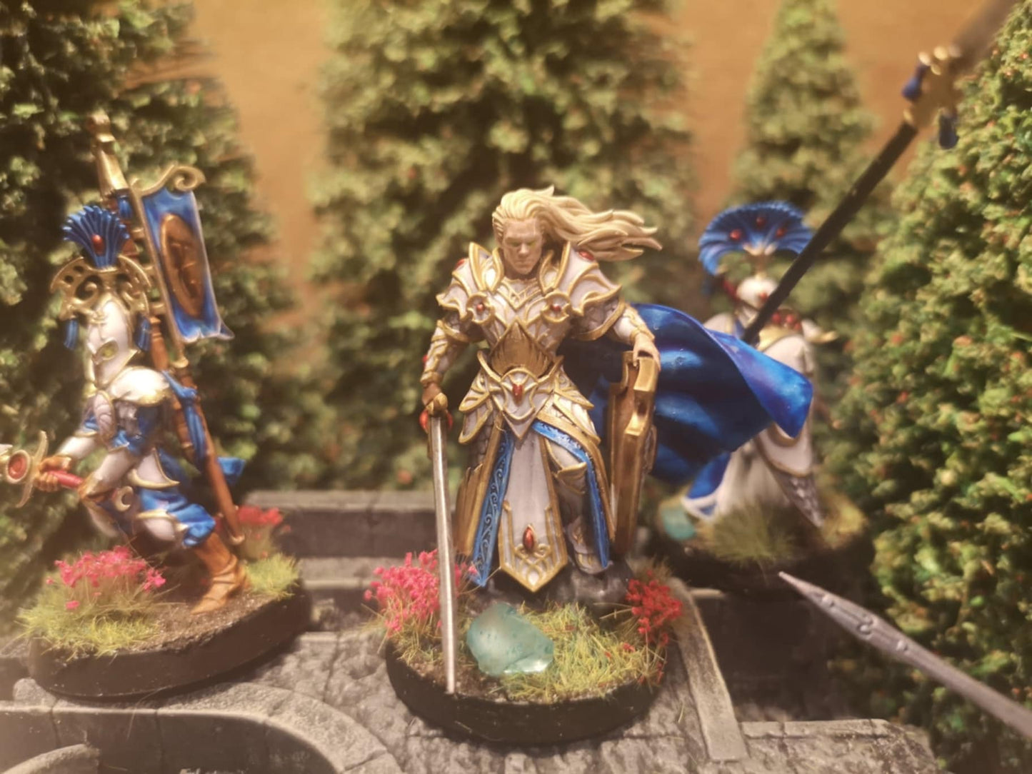 Polomhir, Silvermoor Elves Commander with Sword and Shield