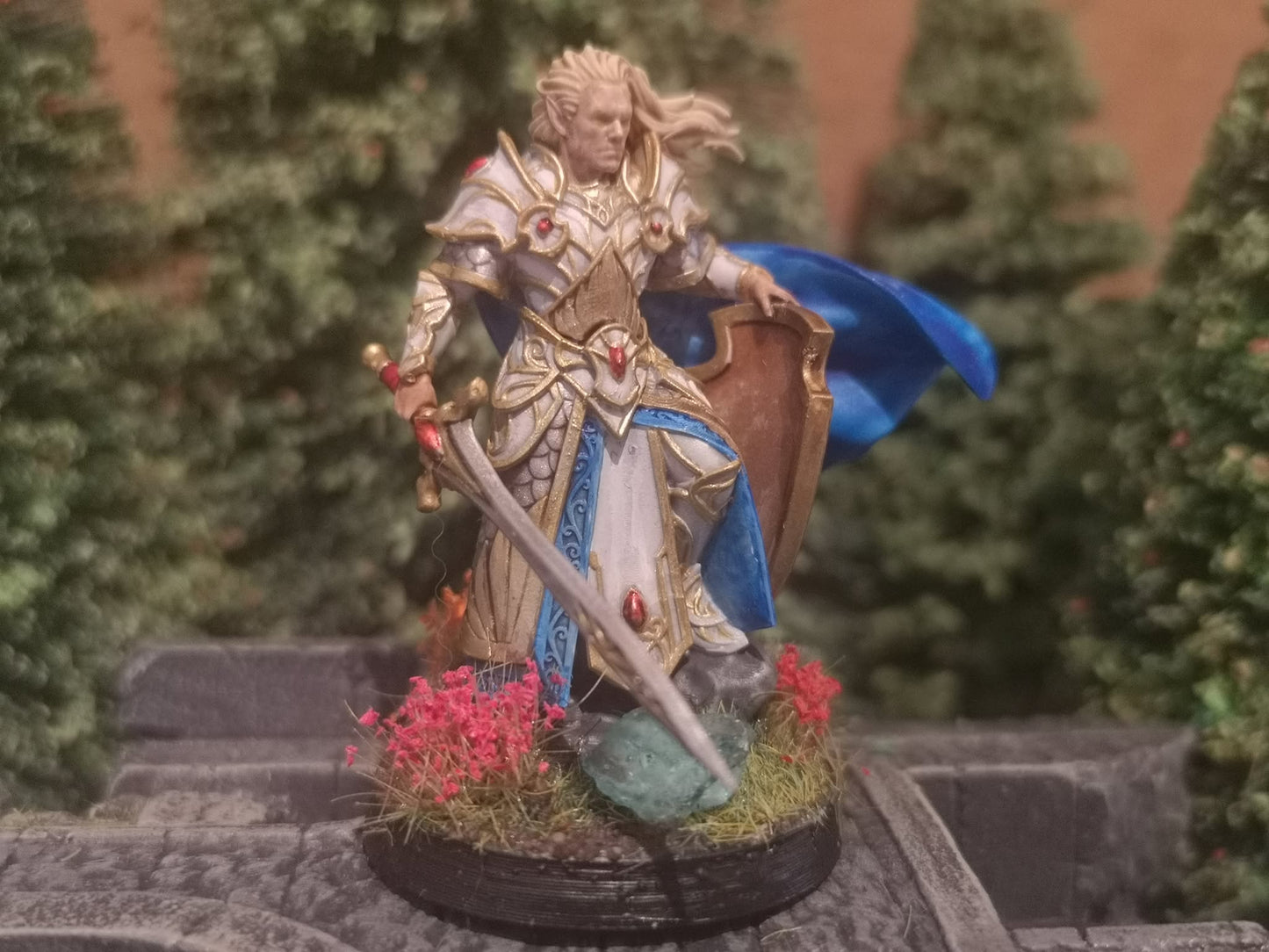 Polomhir, Silvermoor Elves Commander with Sword and Shield