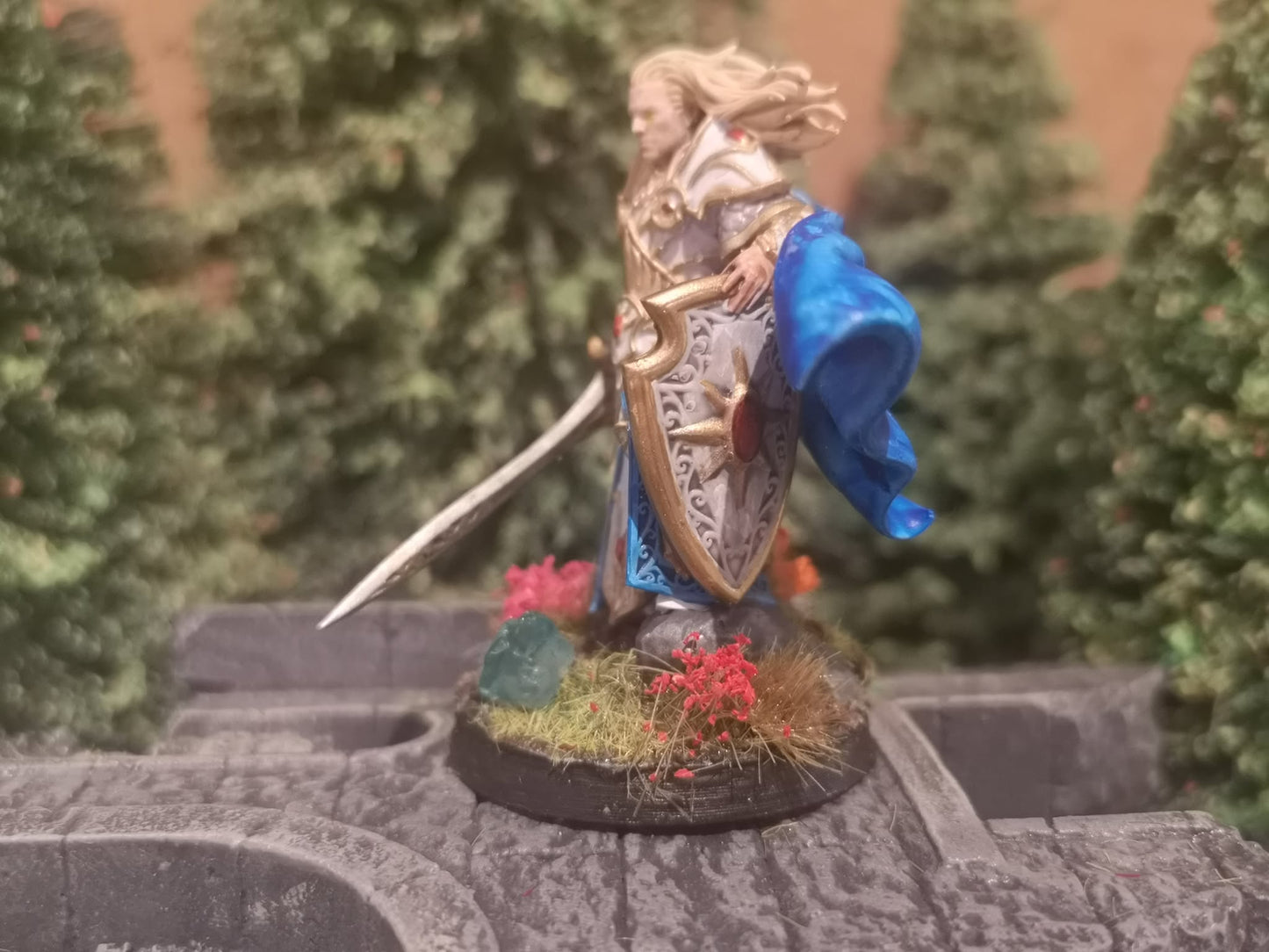 Polomhir, Silvermoor Elves Commander with Sword and Shield