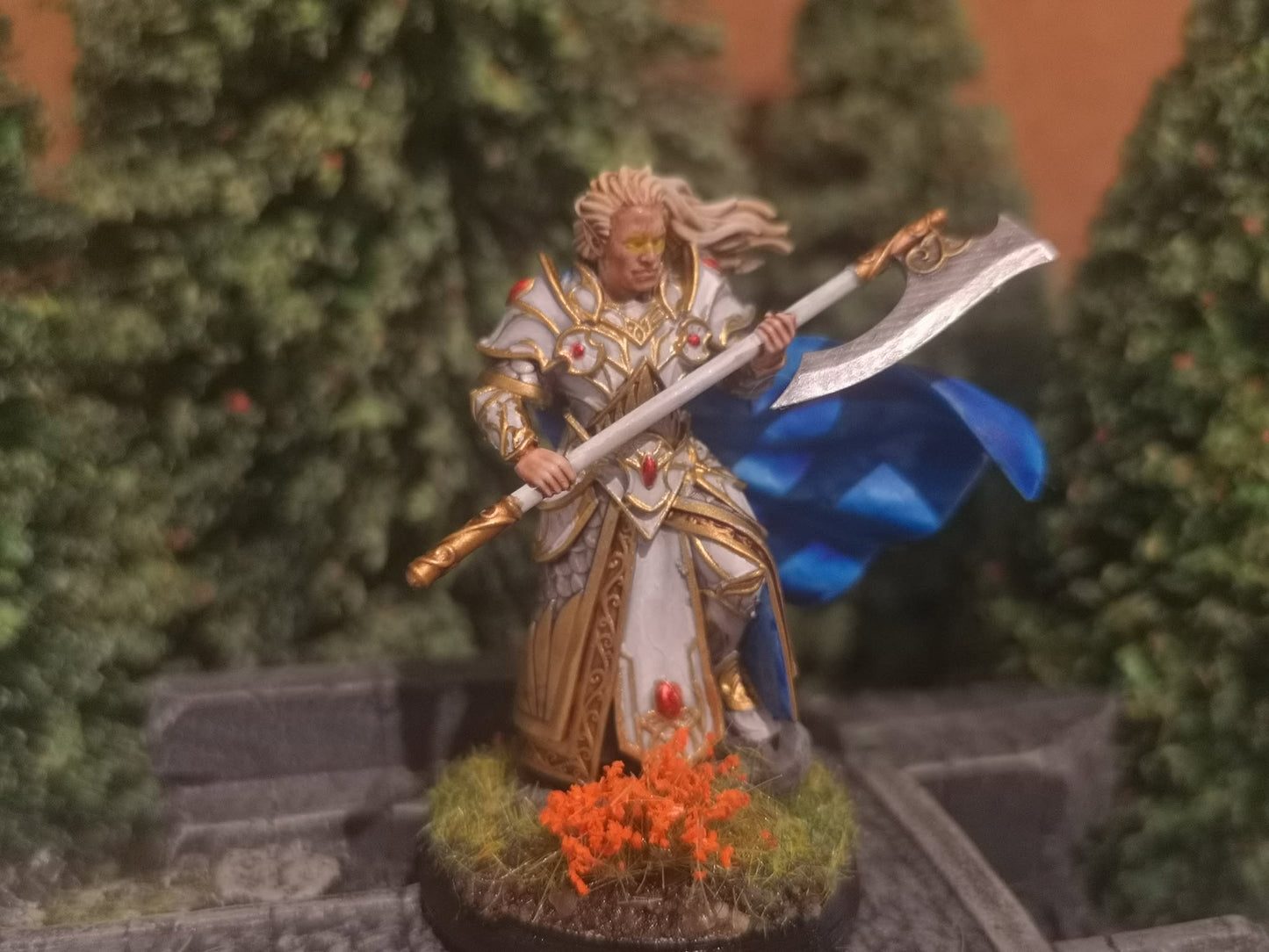 Polomhir, Silvermoor Elves Commander with Two handed Axe