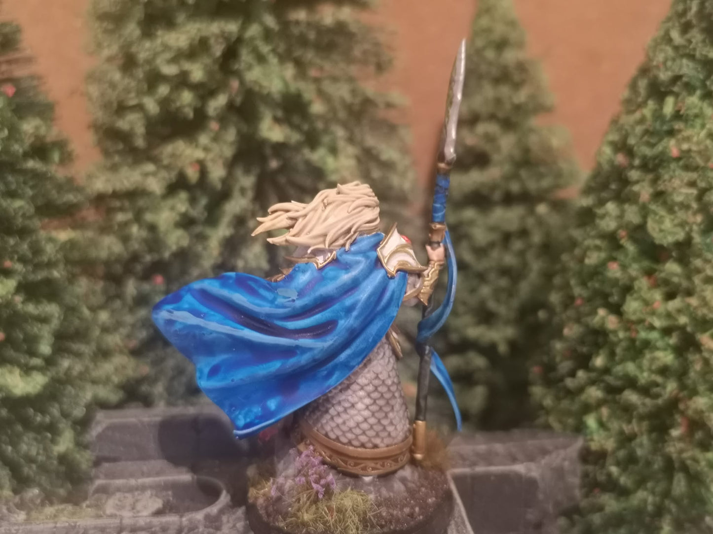 Polomhir, Silvermoor Elves Commander with Spear and Shield